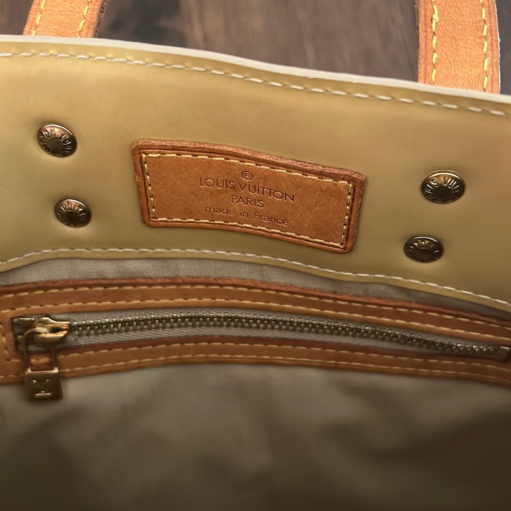 Louis Vuitton Gold Vernis Monogram Reade PM Bag - Picture 13 of 16